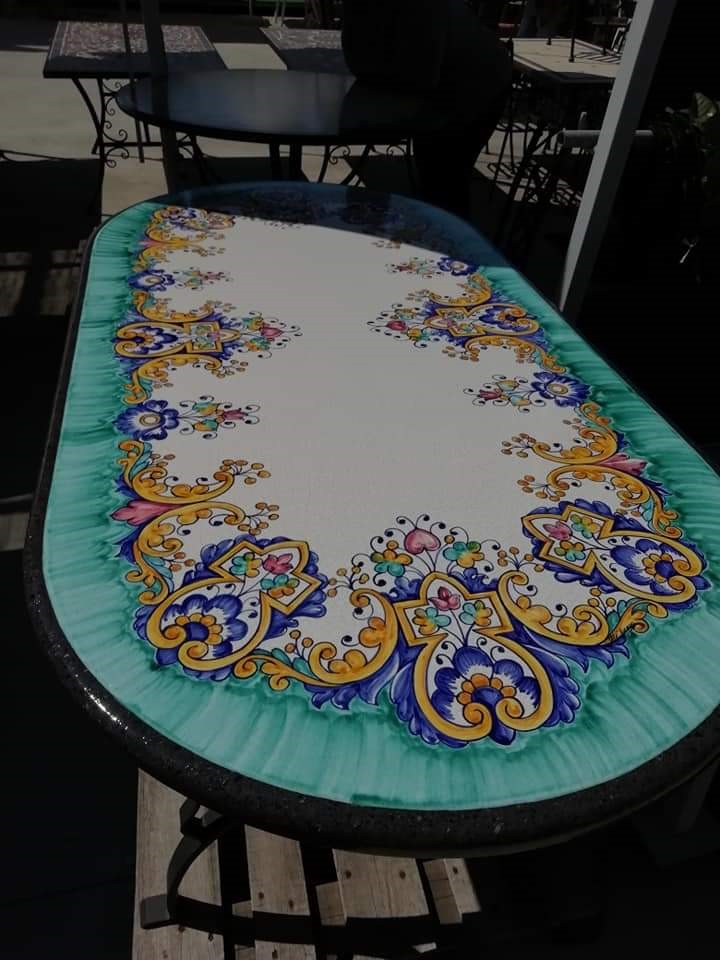 tavolo pietra lavica decorato a mano