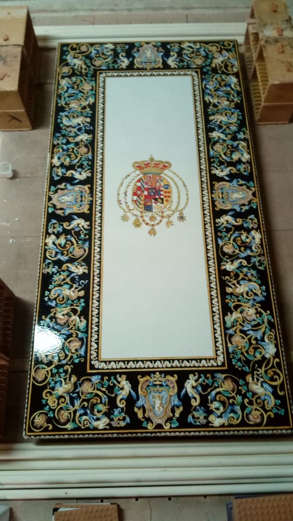 tavolo pietra lavica decorato a mano