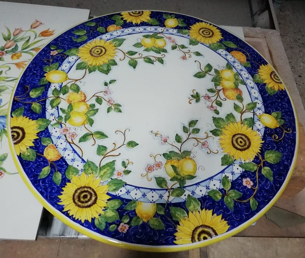 tavolo pietra lavica decorato a mano