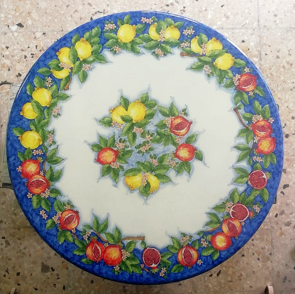 tavolo pietra lavica decorato a mano