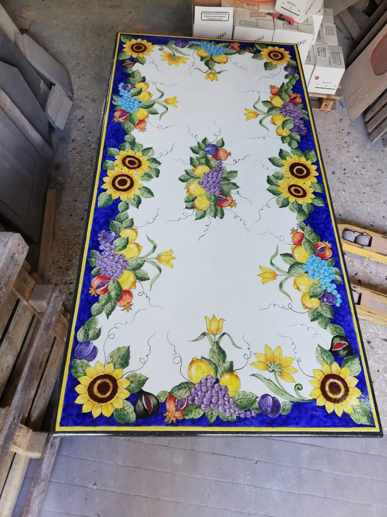 tavolo pietra lavica decorato a mano