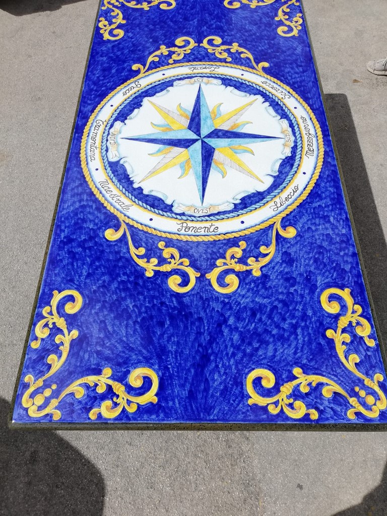 tavolo pietra lavica decorato a mano